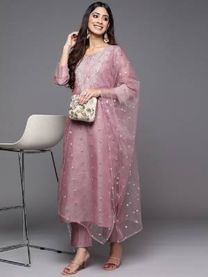 Floral zari embroidered chanderi silk kurta with trouser & sequined dupatta. 1