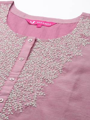 Floral zari embroidered chanderi silk kurta with trouser & sequined dupatta. 2