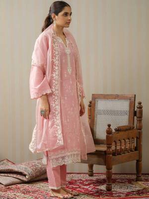 Ethnic motifs embroidered straight kurta with trousers & dupatta 3