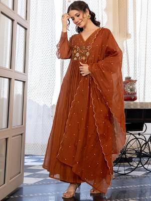 Women floral embroidered panelled kurta with trousers & with dupatta 1