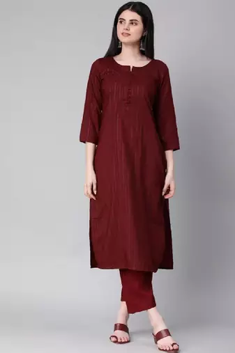 Striped round neck three-quarter sleeves thread work kurta with trousers
