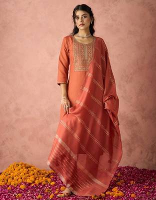 Ethnic motifs yoke design sequinned kurta with trousers & dupatta 2