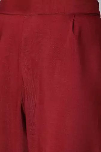 Striped round neck three-quarter sleeves thread work kurta with trousers