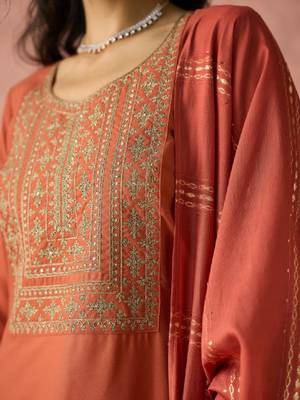 Ethnic motifs yoke design sequinned kurta with trousers & dupatta 3