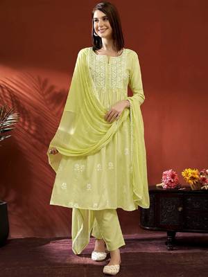 Women floral panelled thread work cotton kurta with trousers & with dupatta 1
