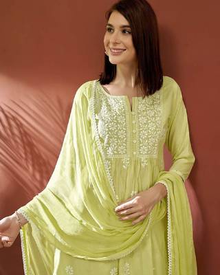 Women floral panelled thread work cotton kurta with trousers & with dupatta 2