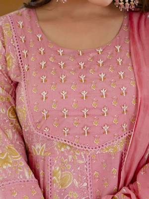 Women floral printed panelled aari work pure cotton kurta with trousers & with dupatta 2