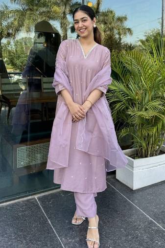 Women's lavender silk blend embellished kurta with pant and dupatta