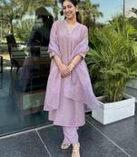 Women's lavender silk blend embellished kurta with pant and dupatta