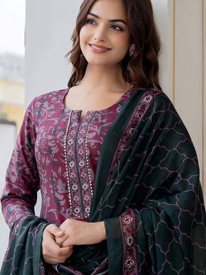 Floral printed notch neck straight kurta with trousers & dupatta 3