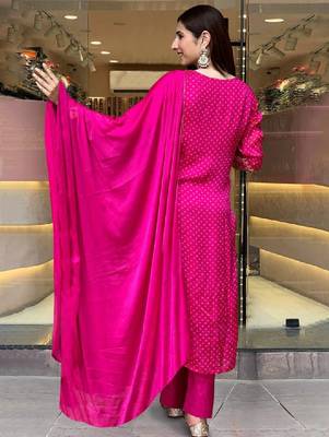 Bandhani printed sequinned embroidery work kurta with trousers & dupatta 3