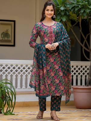 Women floral printed regular kurta with trousers & dupatta 2