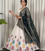 Women's Off-White Printed & Embroidered Chaniya Choli Set for 