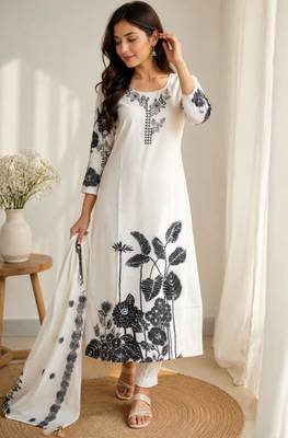 Elegant white and black floral embroidered kurta set 1