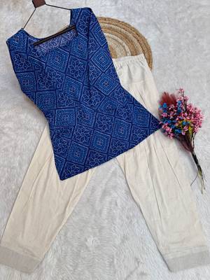 Blue bandhej print cotton top with bottom set 5