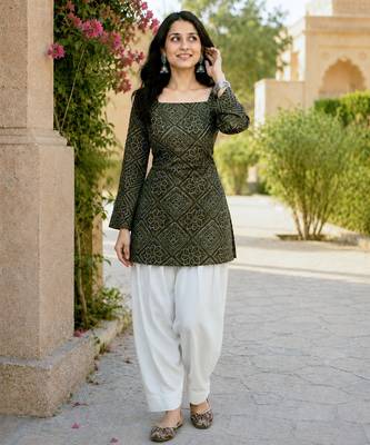 Green bandhej print cotton top with bottom set 1