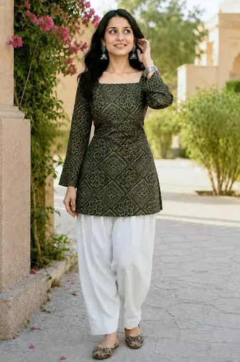 Green bandhej print cotton top with bottom set
