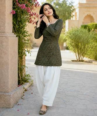 Green bandhej print cotton top with bottom set 2