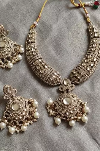 Gold kundan necklace set with pearl drop earrings | traditional bollywood bridal wedding indian jewelry set