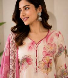 Pink cotton blend floral print kurta set