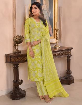 Lime green cotton blend floral print kurta set 3