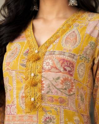 Light yellow cotton blend floral print kurta set 4