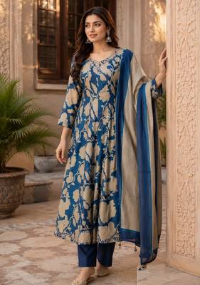 Blue cotton blend floral print kurta set 4