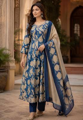 Blue cotton blend floral print kurta set 5
