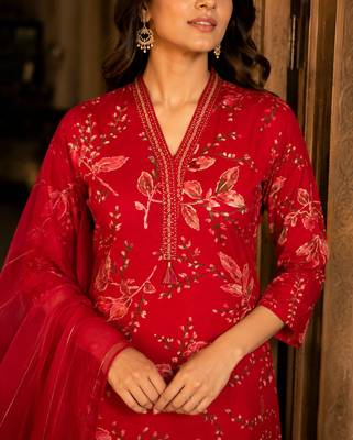 Red cotton blend floral print kurta set 5