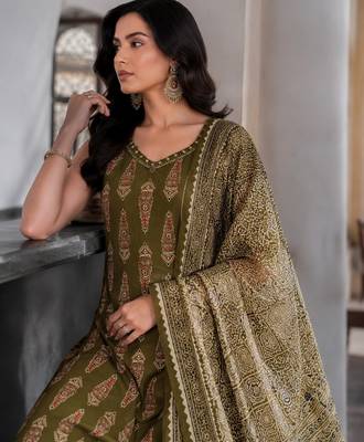 Mehendi cotton blend geometric print kurta set 3