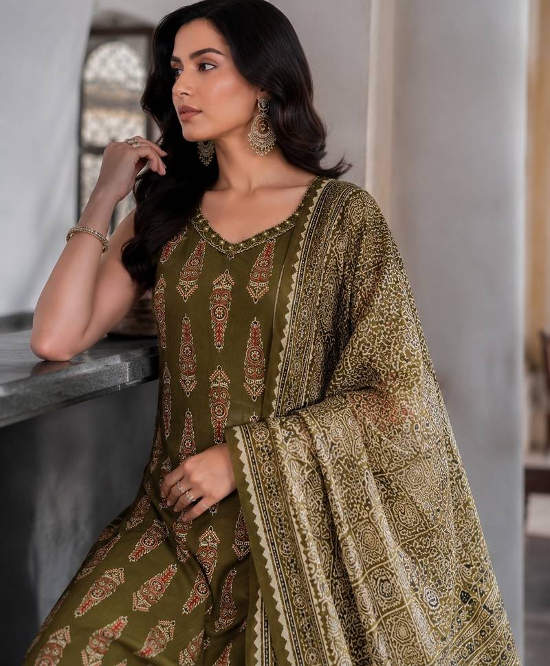 Mehendi cotton blend geometric print kurta set
