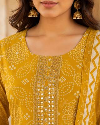 Mustard cotton blend geometric print kurta set 2