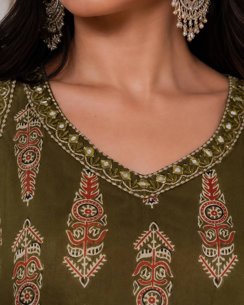 Mehendi cotton blend geometric print kurta set