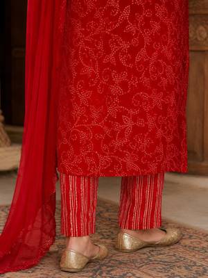 Red cotton blend geometric print kurta set 4
