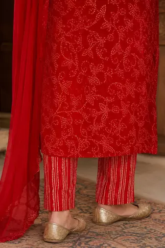 Red cotton blend geometric print kurta set
