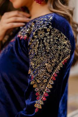 Royal blue embroidery velvet kurta set 3