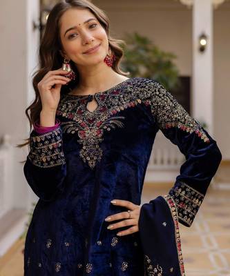 Royal blue embroidery velvet kurta set 4