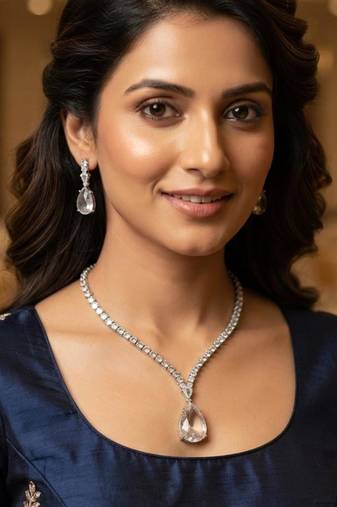 White rhodium-plated agate stone necklace set with earrings