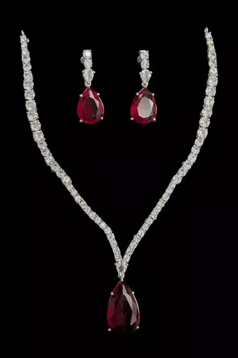 Maroon rhodium-plated agate stone necklace set with earrings
