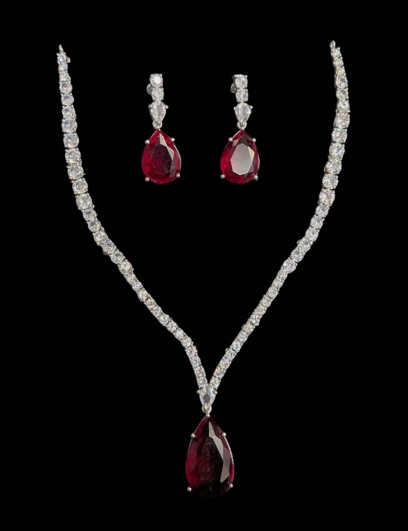 Maroon rhodium-plated agate stone necklace set with earrings