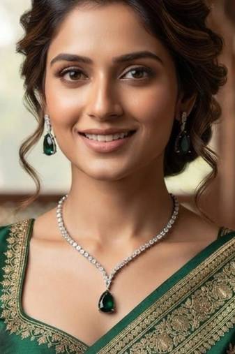 Green rhodium-plated agate stone necklace set with earrings