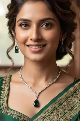 Green rhodium-plated agate stone necklace set with earrings