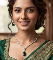 Green rhodium-plated agate stone necklace set with earrings