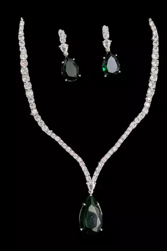 Green rhodium-plated agate stone necklace set with earrings