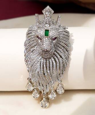 Silver plated green stone lion head brooch 1