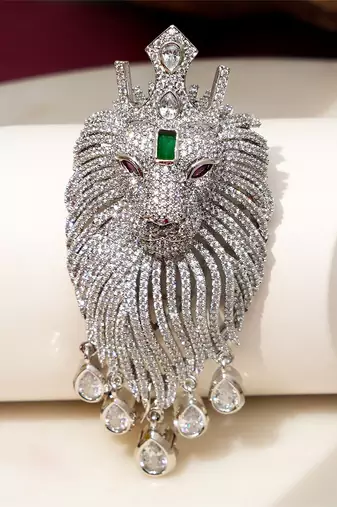 Silver plated green stone lion head brooch
