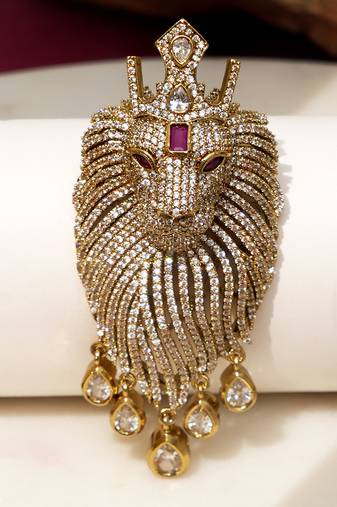 Gold plated purple stone lion head brooch