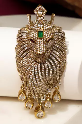 Gold plated green stone lion head brooch