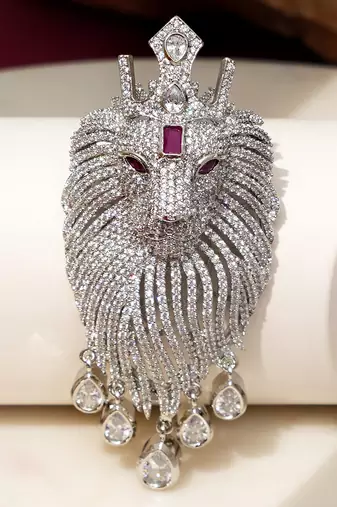 Silver plated purple stone lion head brooch