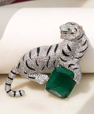 Silver plated green stone crouching tiger brooch 1